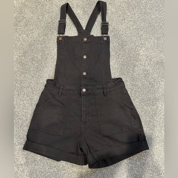 Hollister High-Rise Mom Short Overalls - Picture 1 of 3